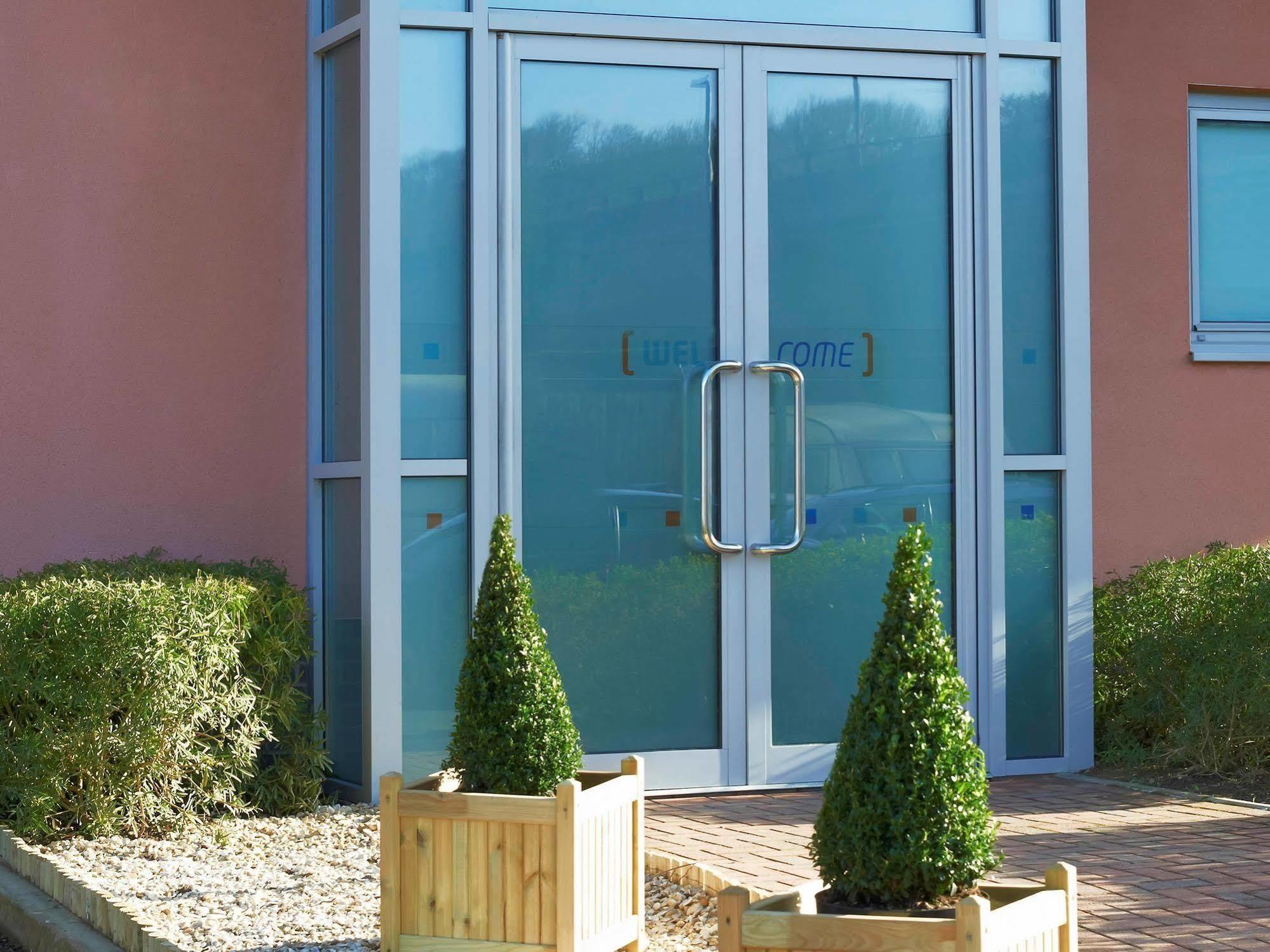 Ibis Budget Newport Exterior foto